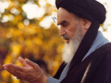 عکس قنوت امام خمینی در نماز