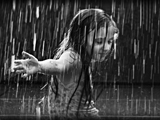 دختری زیر باران