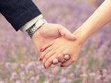 دست زن و شوهر عاشقانه