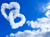 ابرهای شکل قلب در آسمان