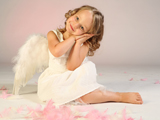 دختر کوچولو با بال فرشته