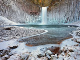 عکس آبشار زیبا در فصل زمستان